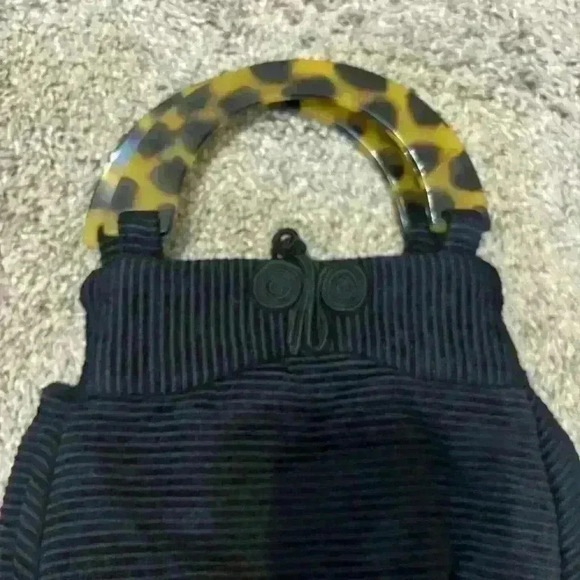 Vintage Paint the Lily Small Clutch Handbag
Black quilted with tortoise handle - Picture 3 of 8